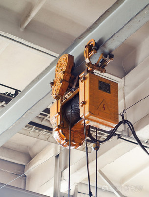 吊車梁的特寫(xiě)