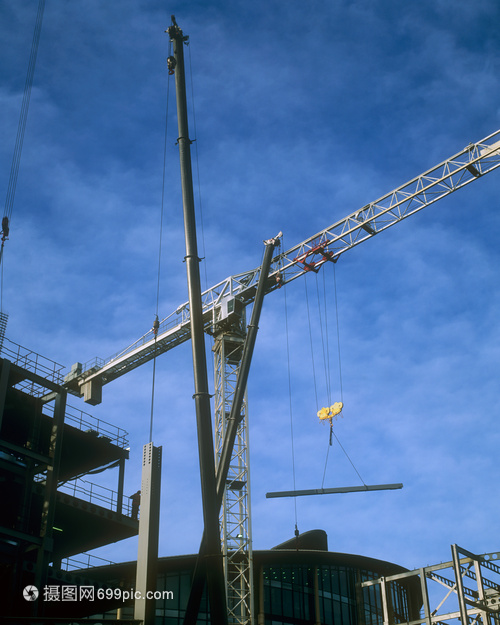 施工現(xiàn)場的起重機
