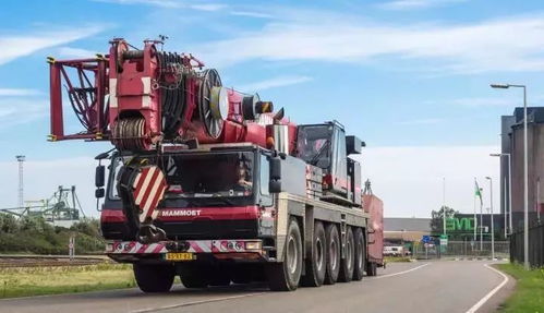 全球最富有吊裝公司 買(mǎi)吊車(chē)算什么？3000噸起重機(jī)我們自己做！